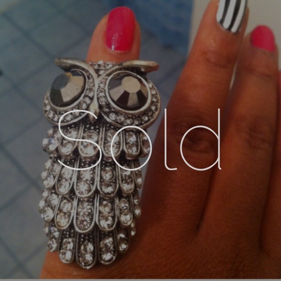 📣📢 SOLD Cute Bendable Rhinestone Owl Ring