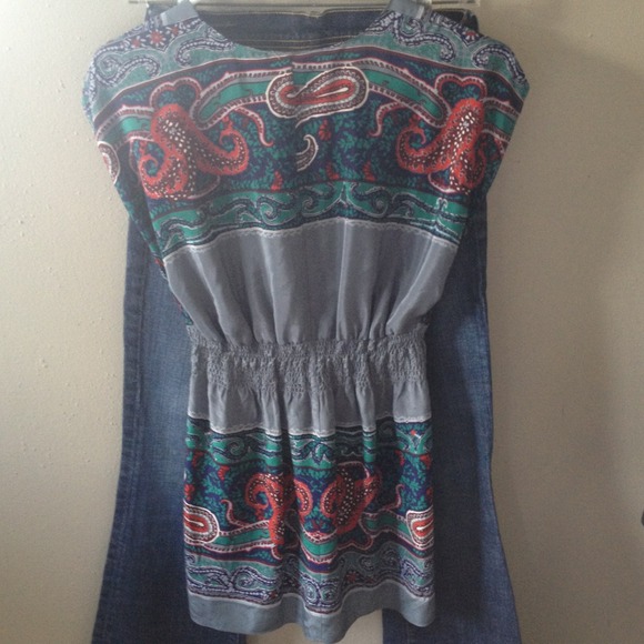 Pretty Paisley top. 100% silk. - Picture 3 of 3