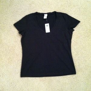NWT Gap v-neck shirt