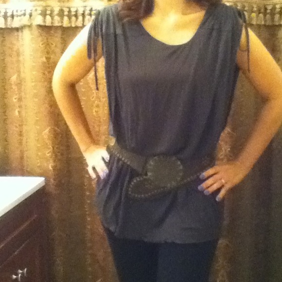 🌹SOLD🌹                 Dark gray cool top!