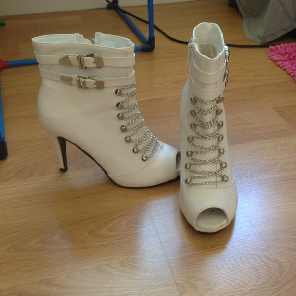 White high heels & tank top