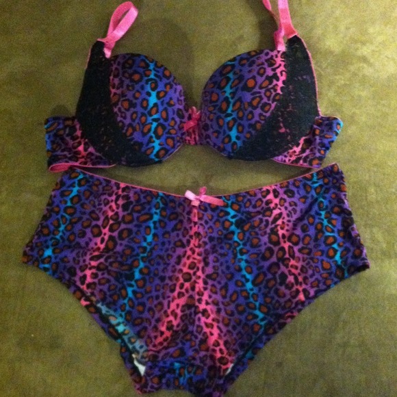 ❌reserved❌NWOT washed never worn bra set