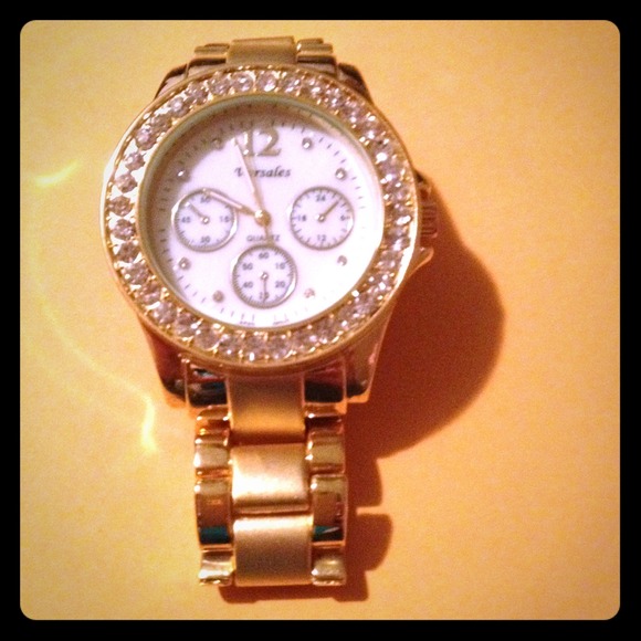 New gold fashion watch