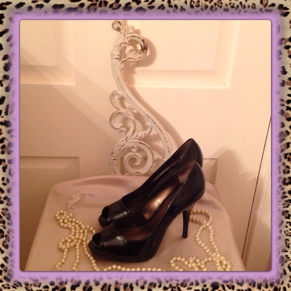 Victor By Victor Alfaro Black Peep Toe Patent Heel