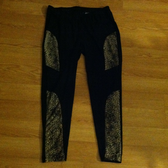 ❌sold❌Black leggings with semi-sheer leopard