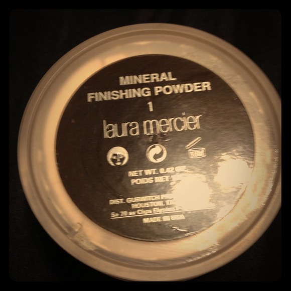 Laura Mercier mineral make up****sold*****