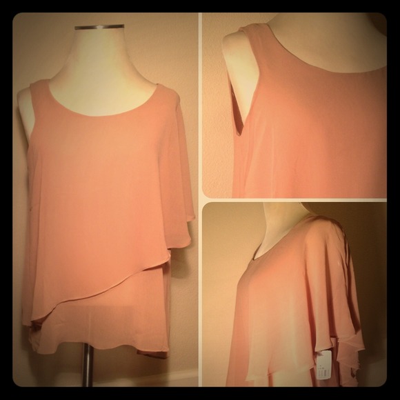 ❌SOLD ON IG❌Flowy top - NWT