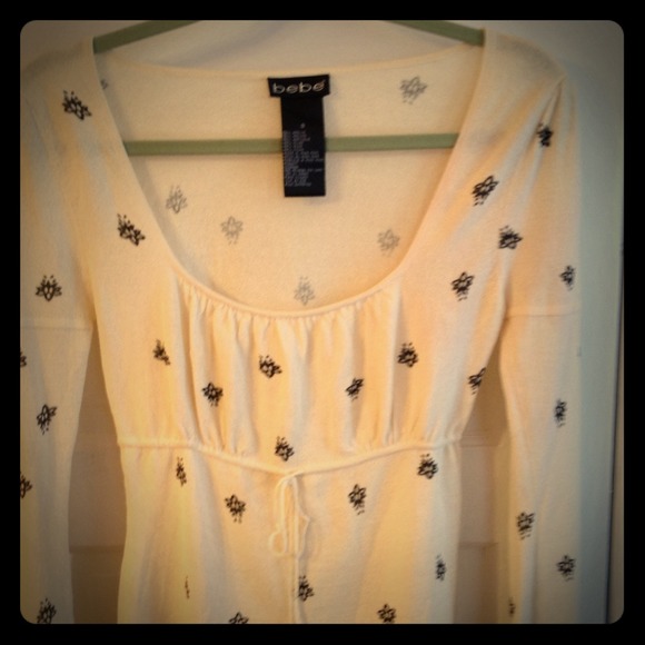 Bebe off white print shirt with bell sleeves