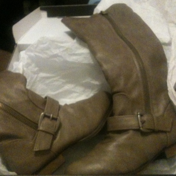 ⛔GONE⛔Just Fab boots.