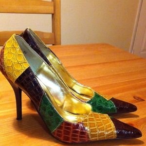 Anne Michelle Multiple-colors snake pump