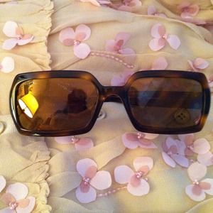 CHANEL Accessories - REDUCED AUTHENTIC CHANEL Sunglasses TortoiseFrame CHANEL Accessories - REDUCED AUTHENTIC CHANEL Sunglasses TortoiseFrame