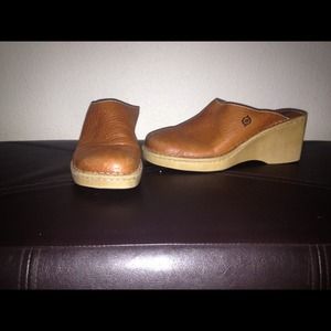 Born camel leather clogs 8