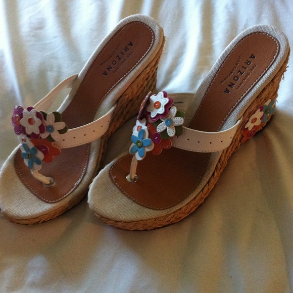 Cute flower wedge sandals