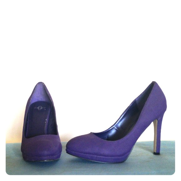 Purple pumps