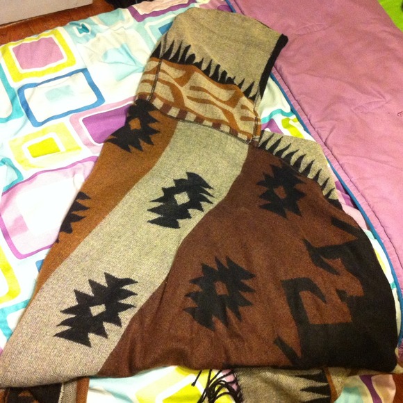🔴Sold🔴 - Tribal print poncho