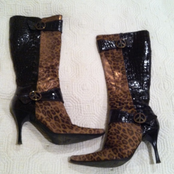 Couture Donald J Pliner "Vice"Boot-size 7.5