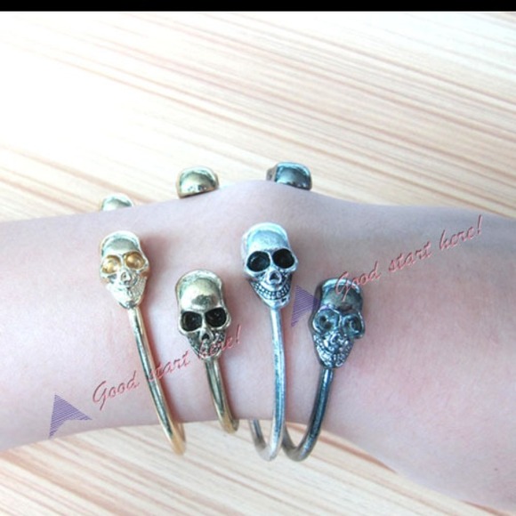 Silver skull cuff