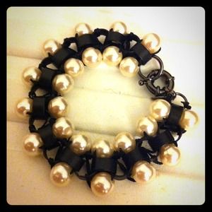 Lee angel pearl leather bracelet cuff