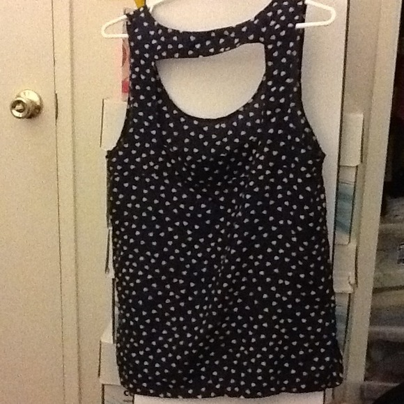 ✋SOLD--Heart patterned top - Picture 2 of 3