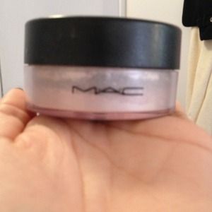 Mac iridescent loose powder