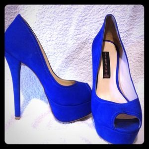 Royal blue Steve Madden pumps!!