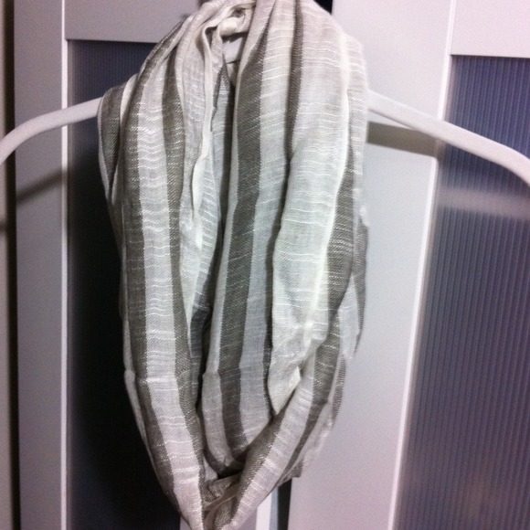bundled!! MichaelStars white&gray stripe  scarf