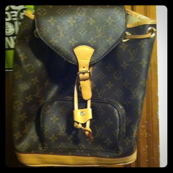 💥REDUCED💥Louis Vuitton Back Purse