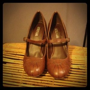 Kenneth Cole REACTION heels:)