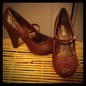 Cute burgundy heels:)