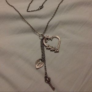 😀Dark silver like necklace😀