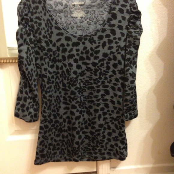 Gray boundaries - Picture 2 of 4