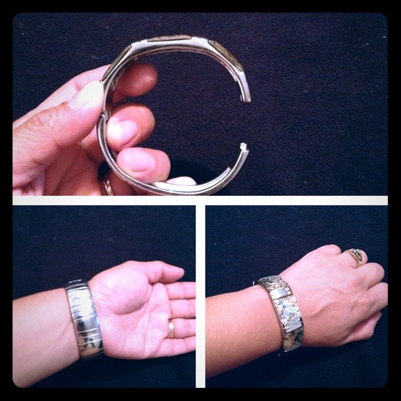 Bracelet.