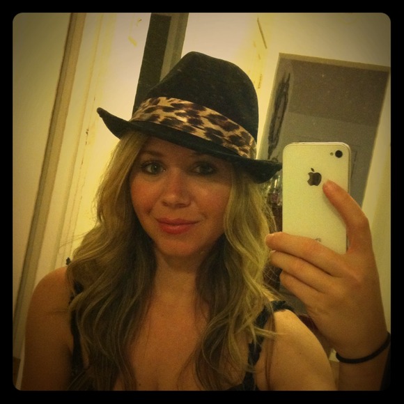 Express brand felt fedora with leopard band