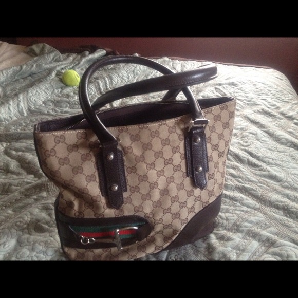 Authentic Gucci shoulder tote.