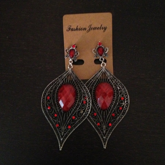 💢REDUCED💢 red and silver like earrings.