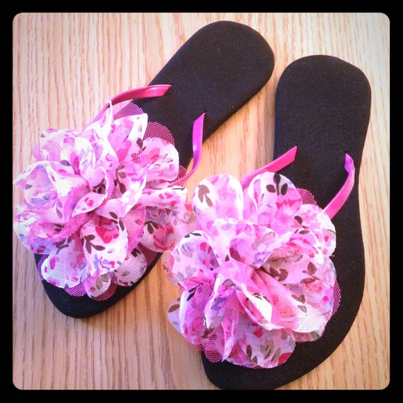 Shoes - 🍒CLEARANCE Cute Flip flops