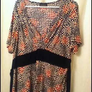 Short sleeved vneck with tie back