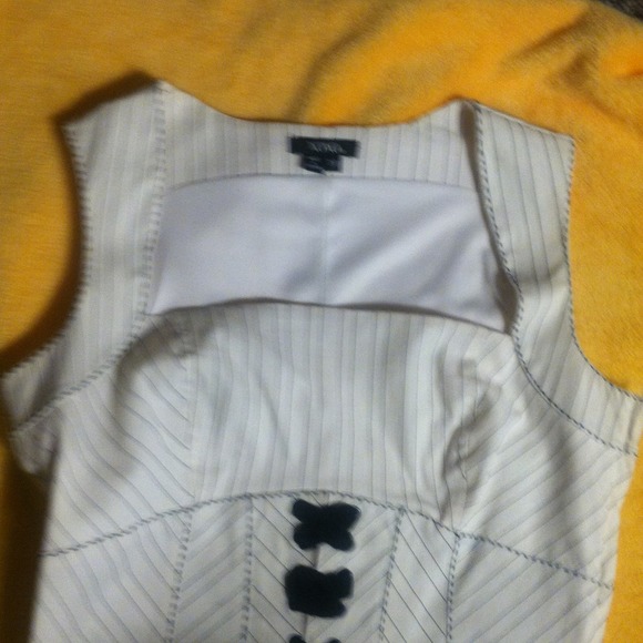 Beautiful corset dress - Picture 4 of 4