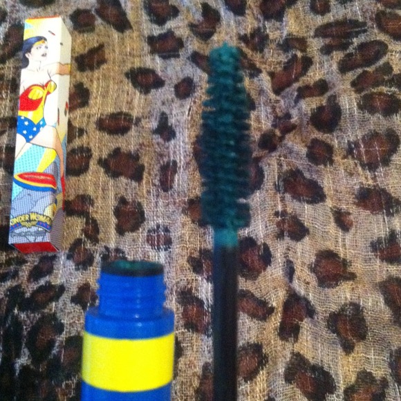 *SOLD*MAC Wonder Woman mascara Authentic! - Picture 2 of 2