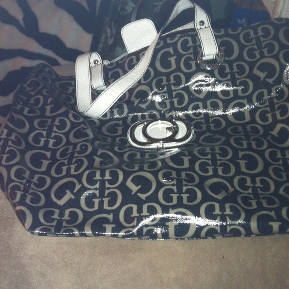 Guess BIG Tote!!