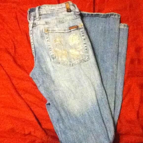 💢Sold💢👖👖Adorable decorative jeans👖👖