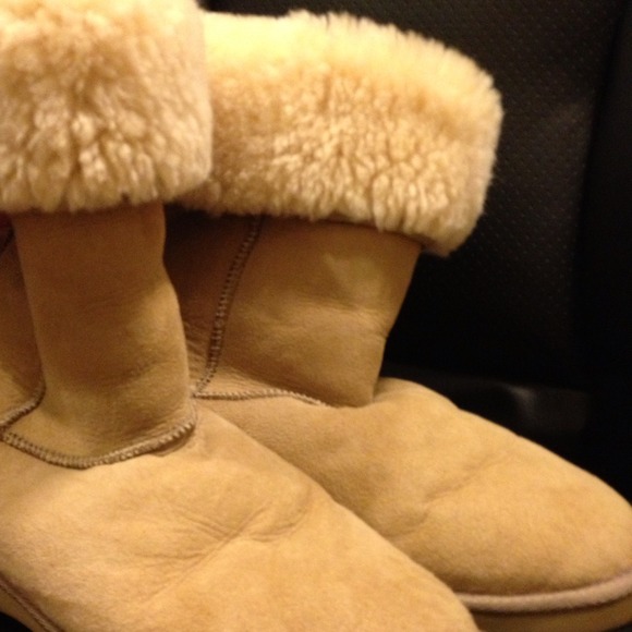 Like new Warmbat Australia tall shearling boots. - Picture 3 of 4