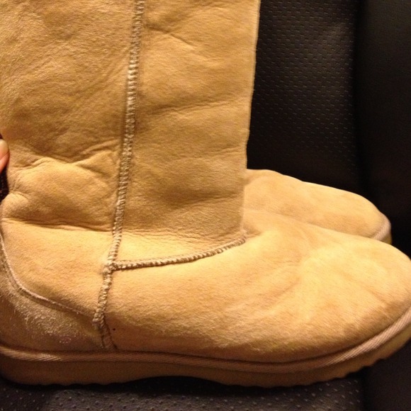 Like new Warmbat Australia tall shearling boots. - Picture 4 of 4