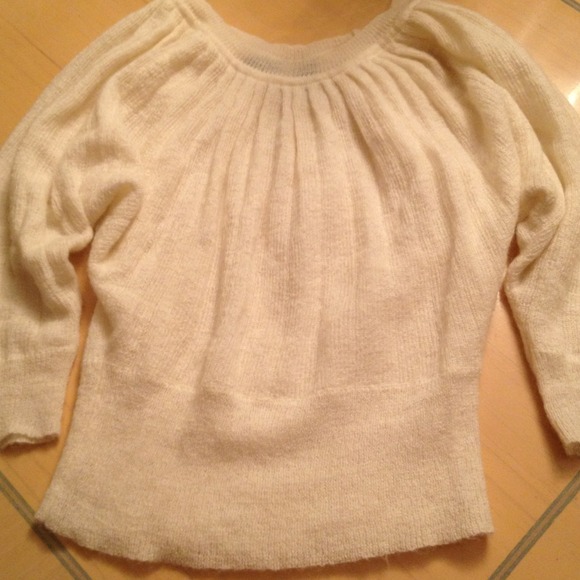 💥SOLD 💥Victoria Secret💕 white sweater
