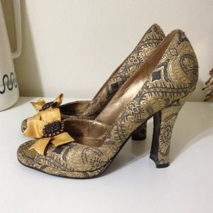 Amazing BCBG Glamour Heels