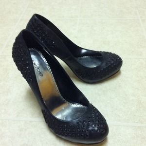 Sexy bebe pumps!