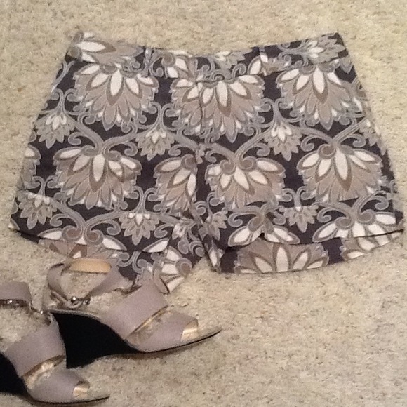 ❤SOLD❤Flower printed shorts.