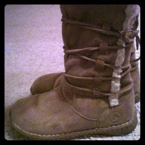 Airwalk Tan Warm Tie Boots Perfect for Winter!