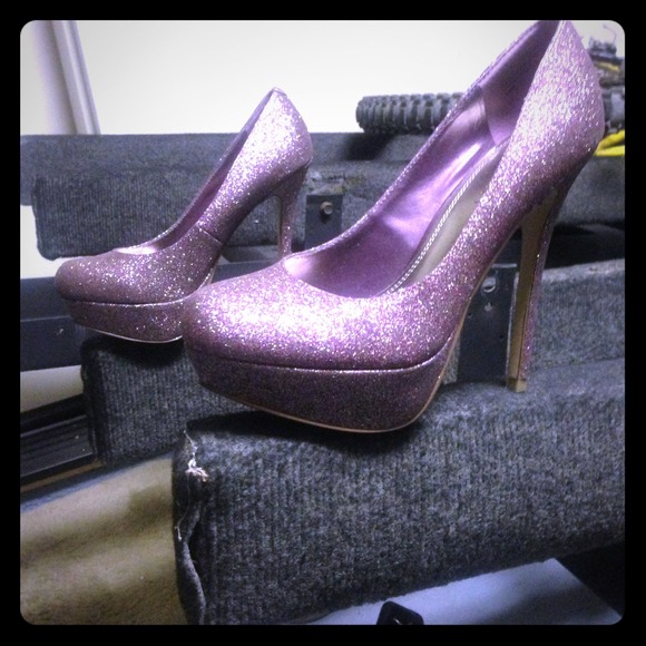 Her name is Melinaglit...Party pumps of the year!