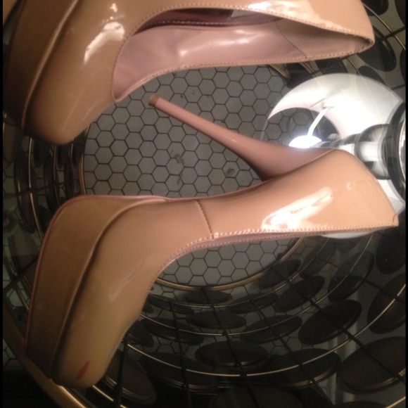 Nude patent leather platforms